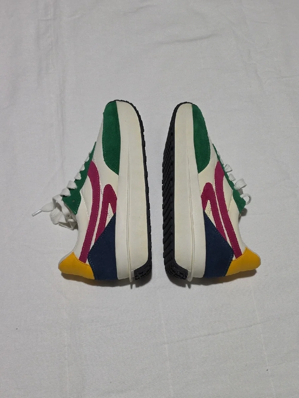 Steve Madden White Green Pink Yellow Accent Retro Runner Sneakers Sizw 9.5